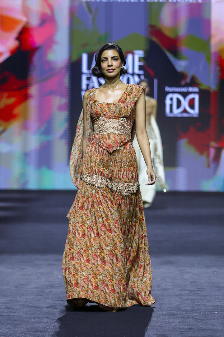Lia Sharara set