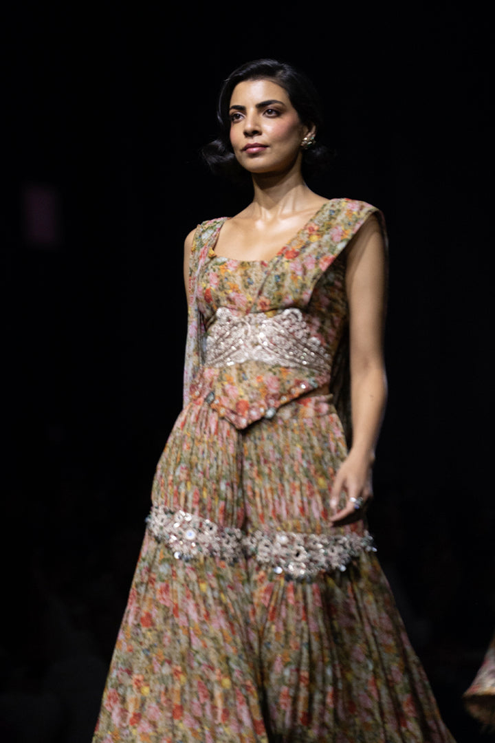 Lia Sharara set