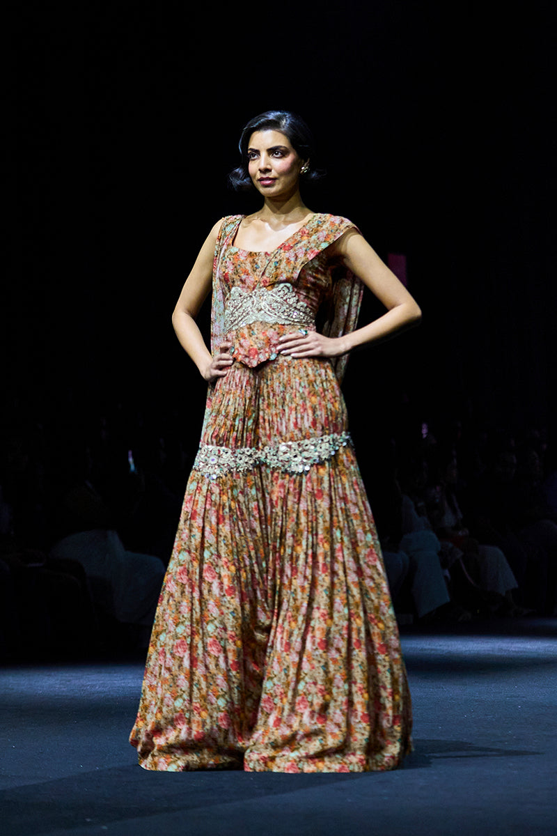 Lia Sharara set