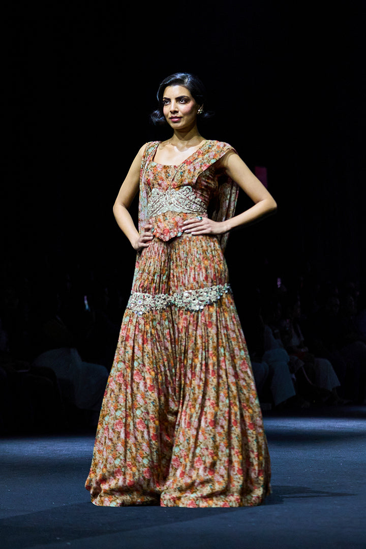 Lia Sharara set