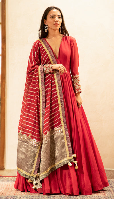 Red Nukta Georgette Embroidered Odhni
