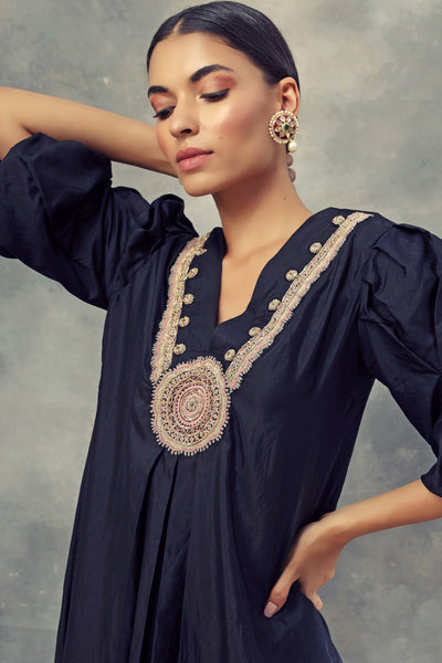 Charcoal Kurta With Embroidered Neckline & Gold Foil Print Odhni - BHUMIKA SHARMA