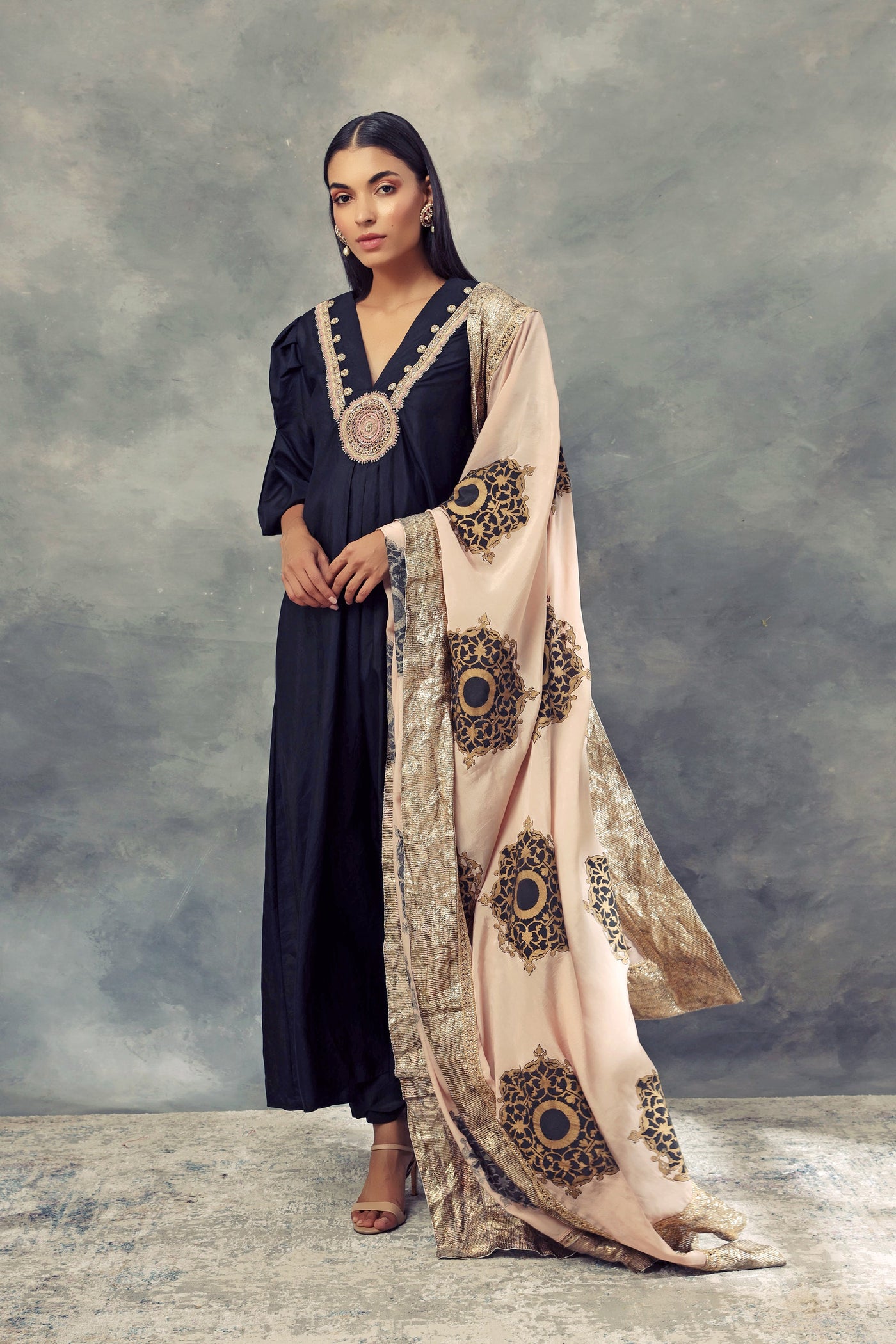 Charcoal Kurta With Embroidered Neckline & Gold Foil Print Odhni - BHUMIKA SHARMA