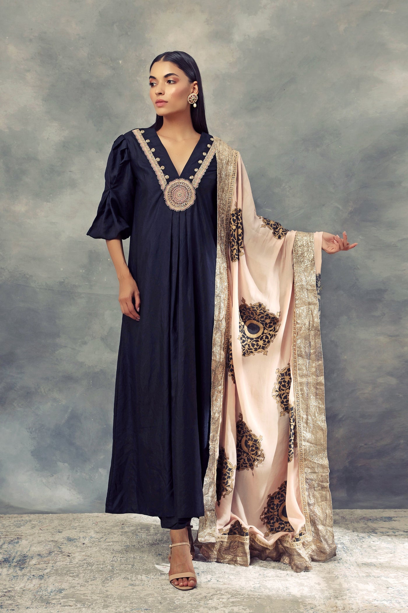 Charcoal Kurta With Embroidered Neckline & Gold Foil Print Odhni - BHUMIKA SHARMA